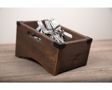 Tiltad besticklåda brun med metallhörn (50-60 bestick)