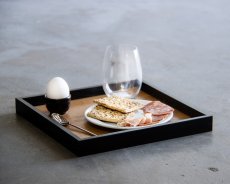 Serveringsbricka Linoljad ek/svart ram 28x28cm