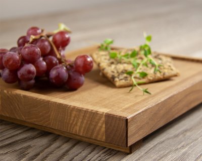 Bräda i ek med två fötter 23x20cm