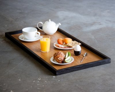 Serveringsbricka Linoljad ek/svart ram 60x40cm