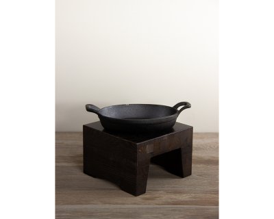 Exponeringsbord på ben Havana Black 21x21cm