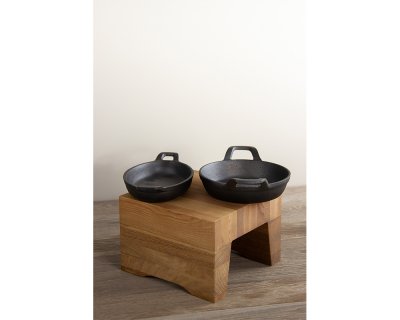 Exponeringsbord på ben Linoljad ek 21x21cm